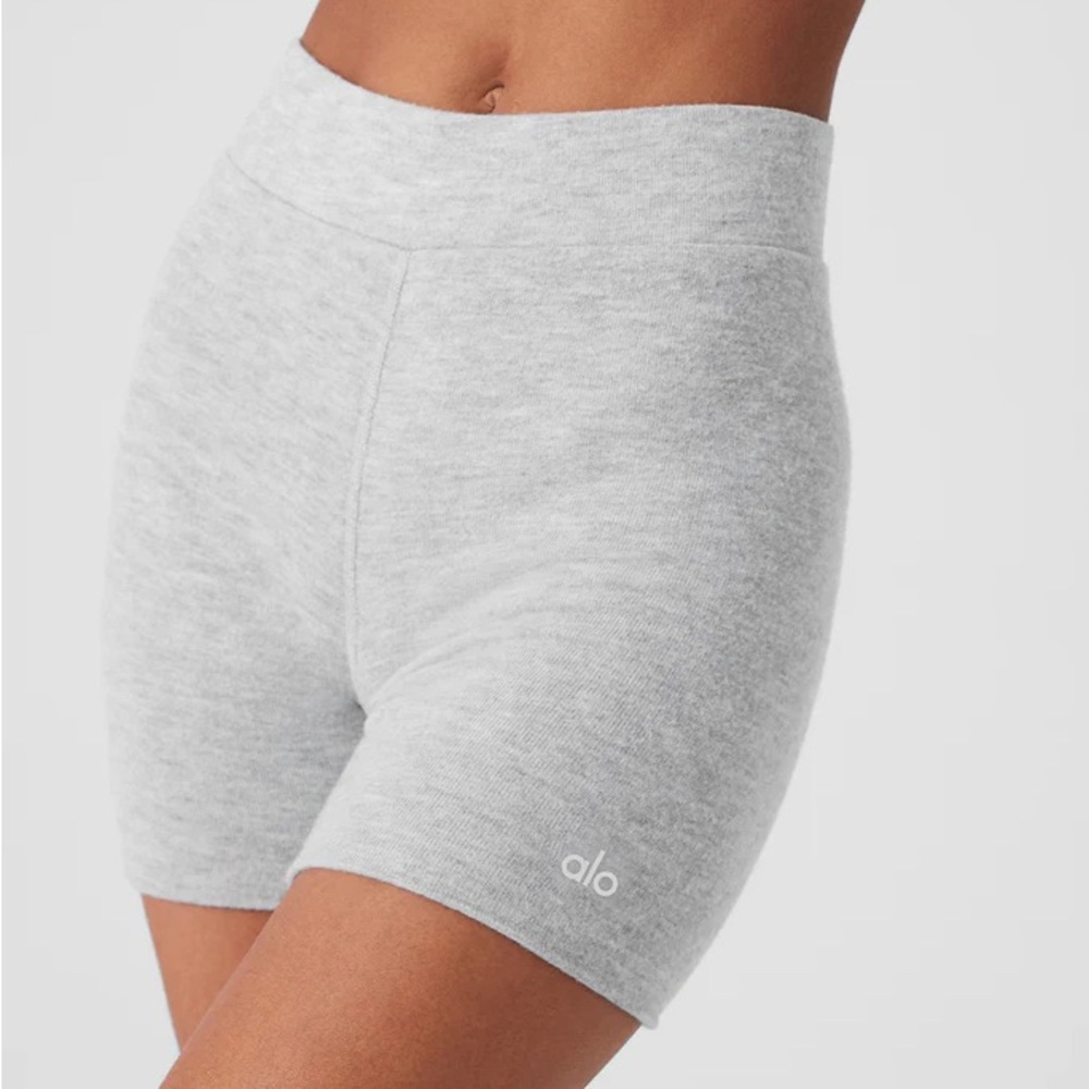 Alo High Waist Me Time Shorts